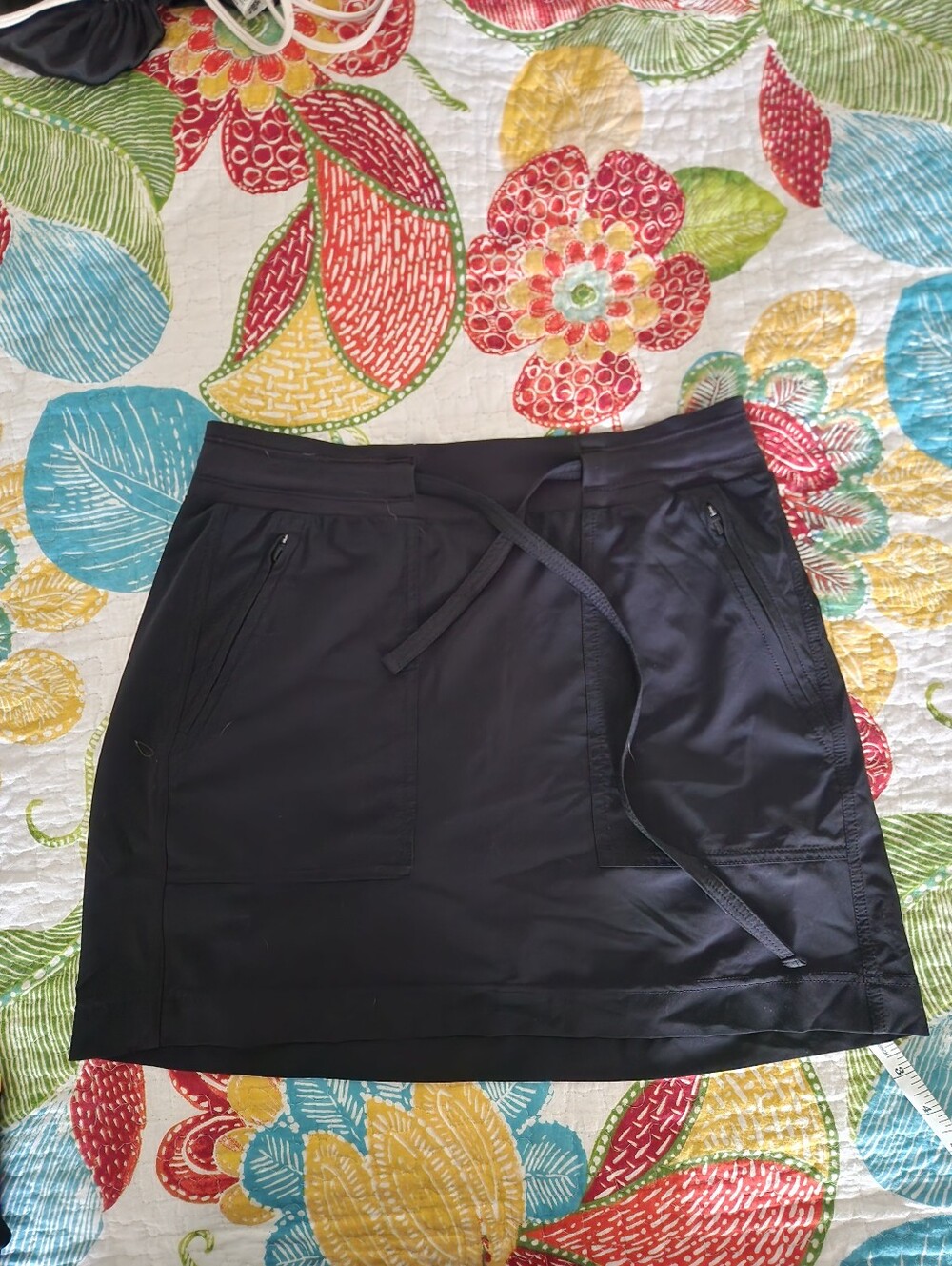 Athleta Chelsea Cargo Skort, Black, Size 8
